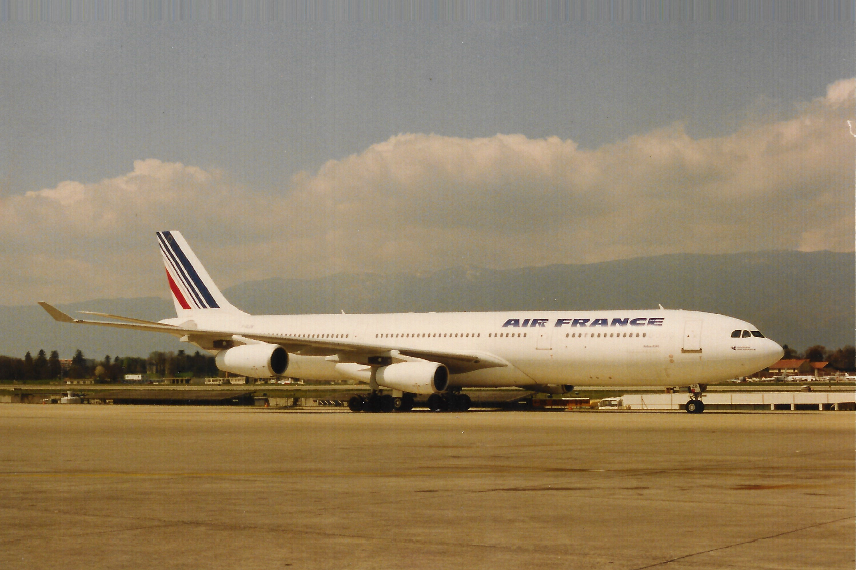 F-GLZB A340-312 AIR FRANCE GVA 18_4_93