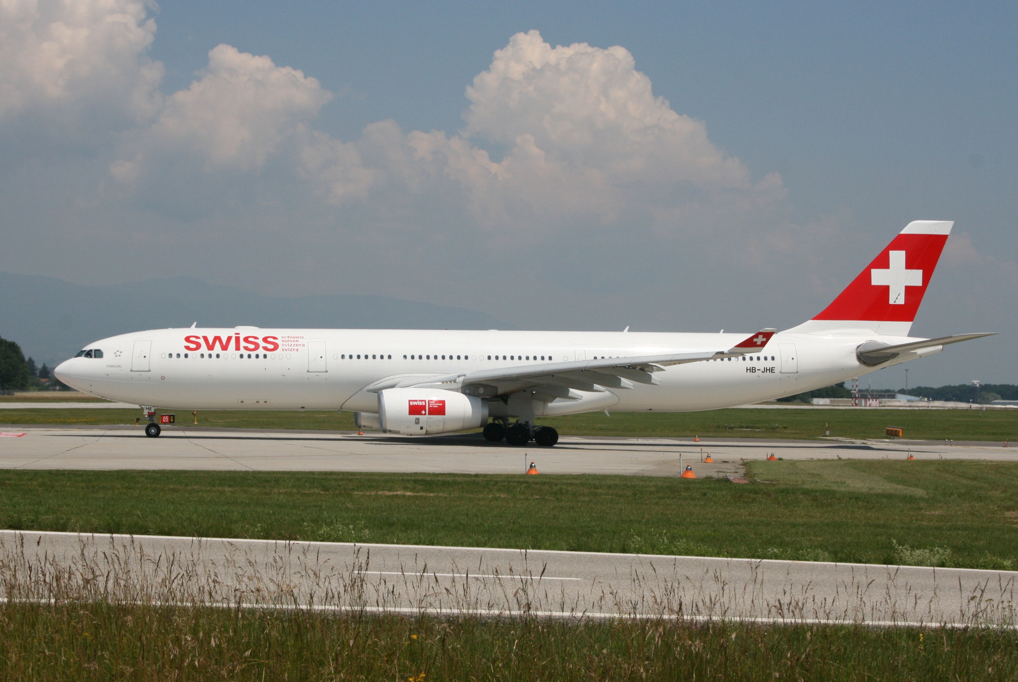 PHHB-JHE A330-343 Swiss GVA 26.7.2010