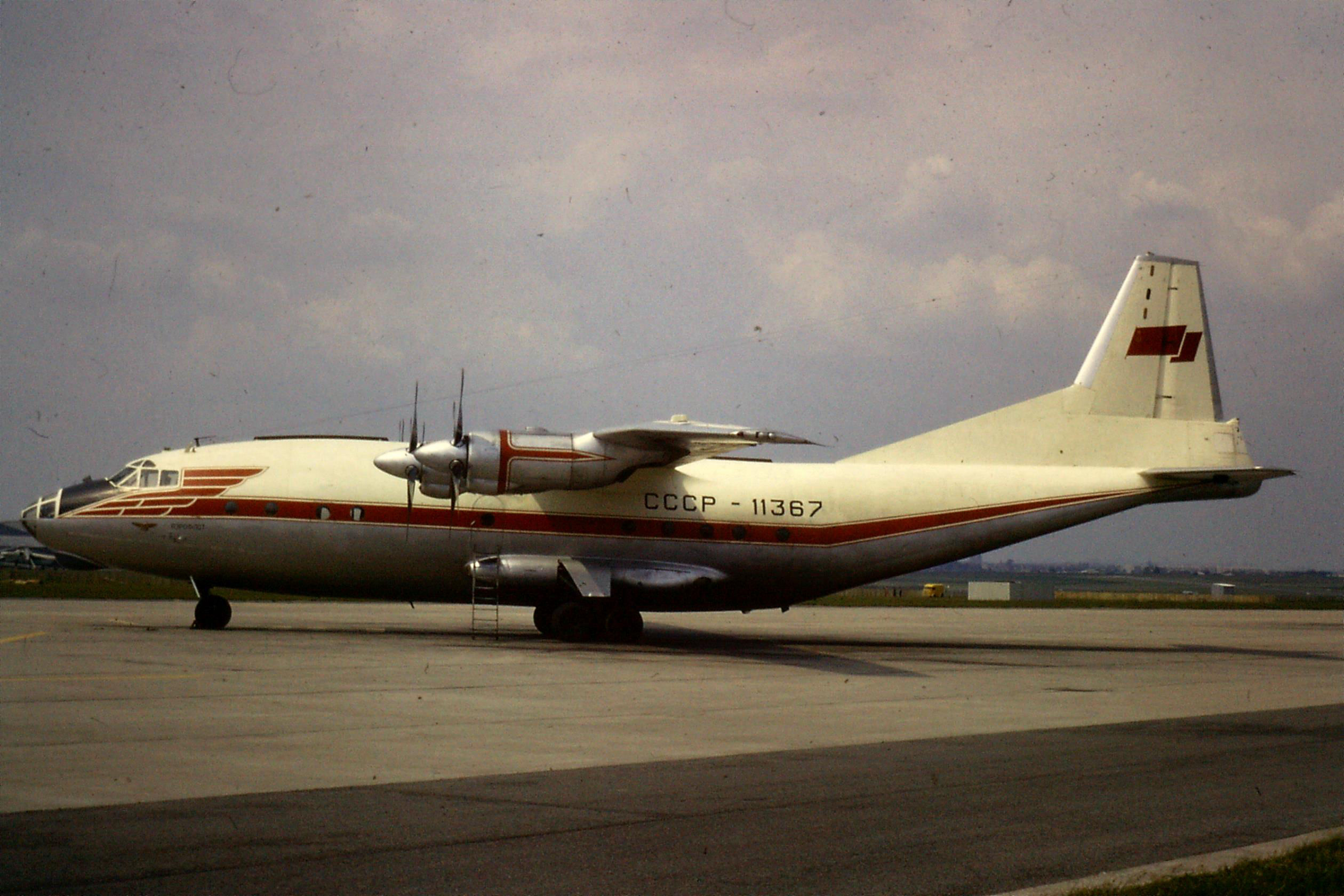 CCCP-11367 Antonov An12