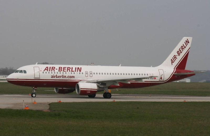 HB-IOU A320-214 Air Berlin