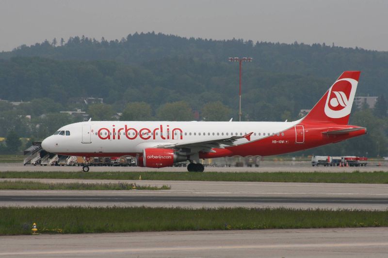 HB-IOW A320-214 Air Berlin