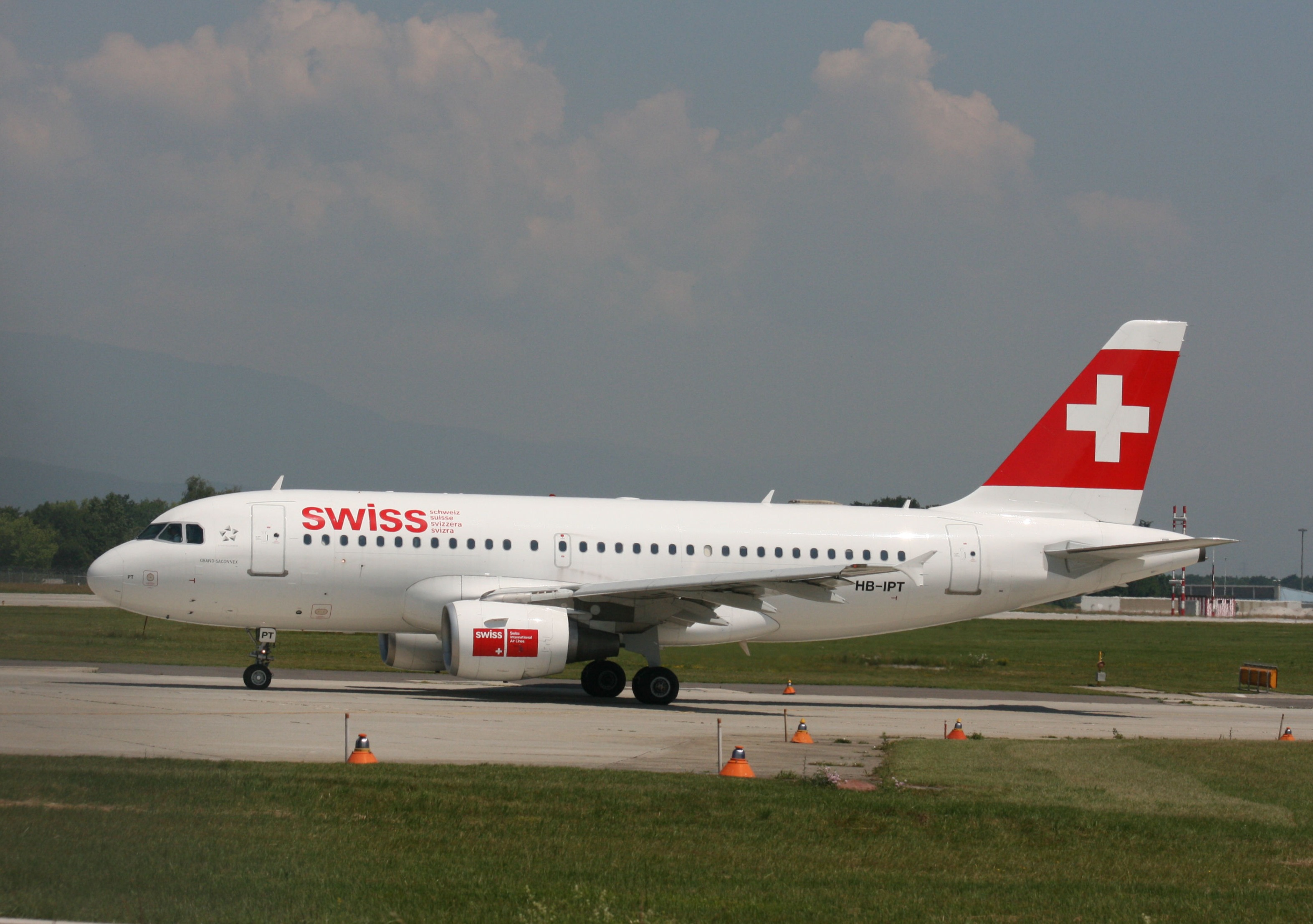HB-IPT A319-112 Swiss GVA 27.6.2010
