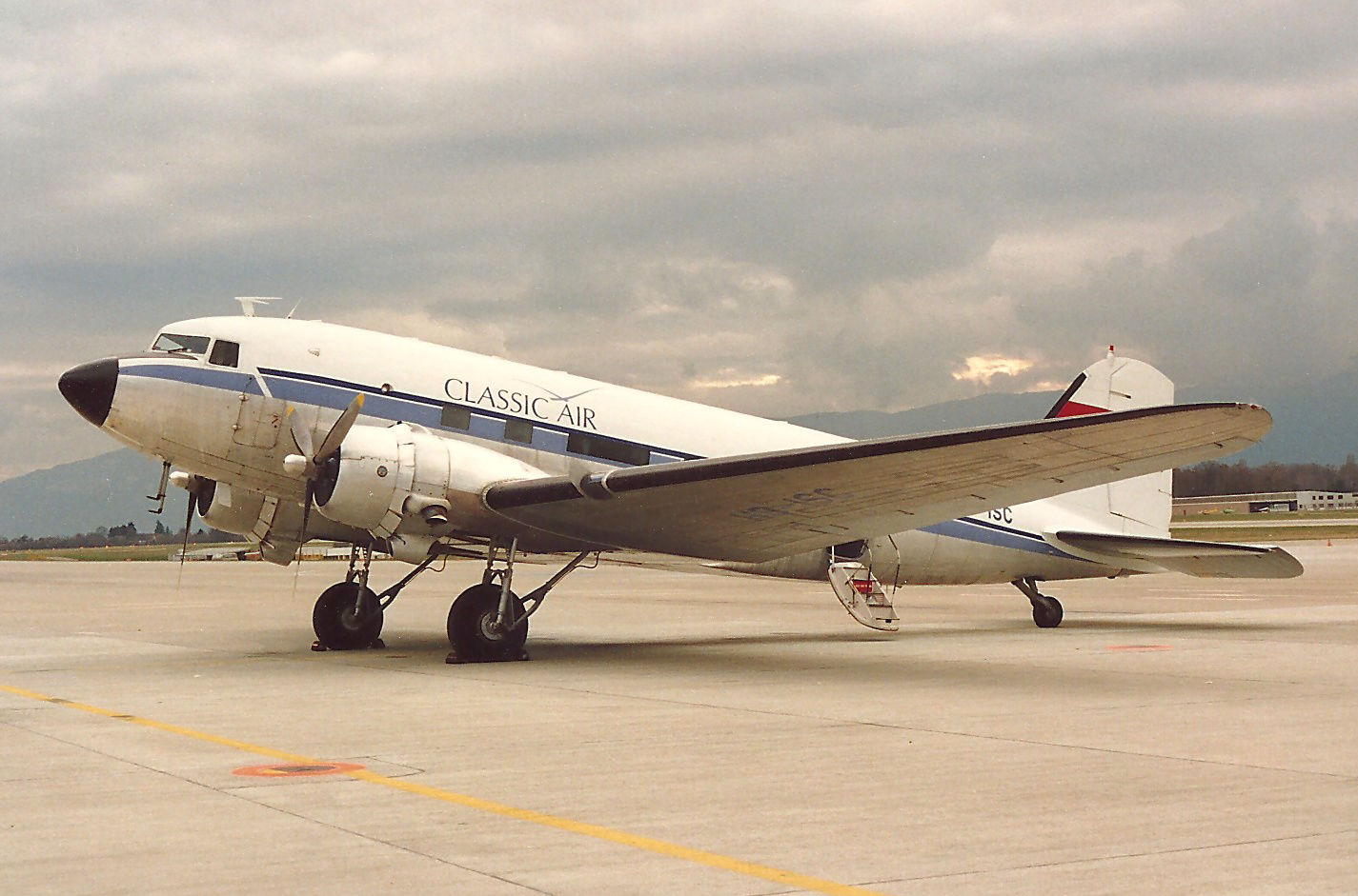 HB-ISC DC-3 Classic Air