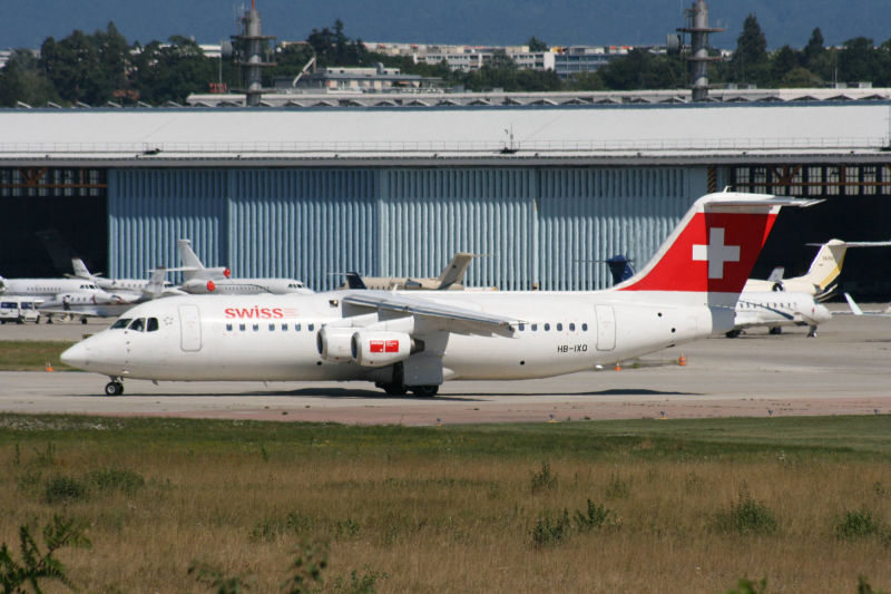 HB-IXQ British Aerospace BAe 146-300Avro RJ100 Swiss GVA 8.2010