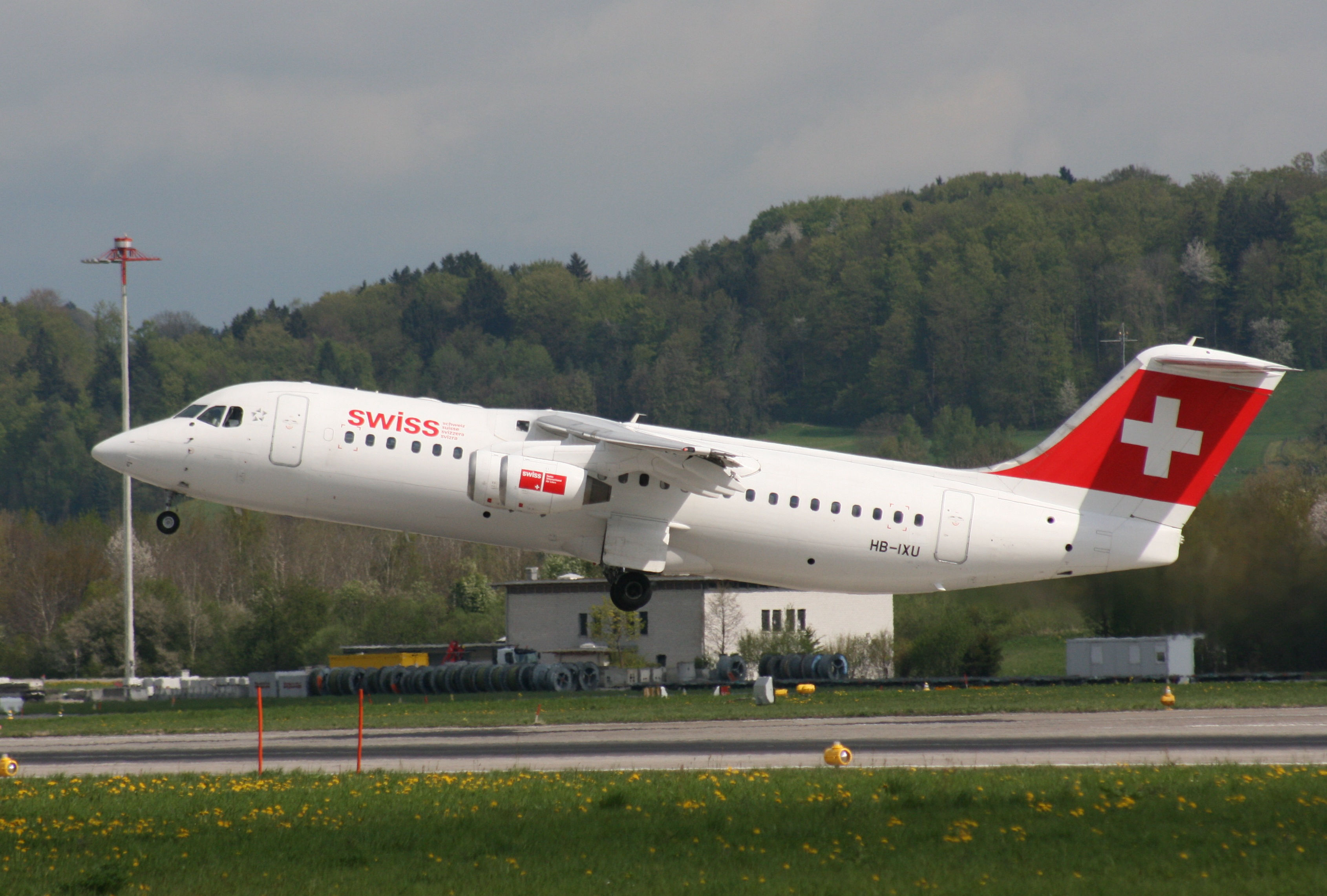 HB-IXU BAE Systems Avro 146-RJ100 Swiss ZRH 18.04.2009