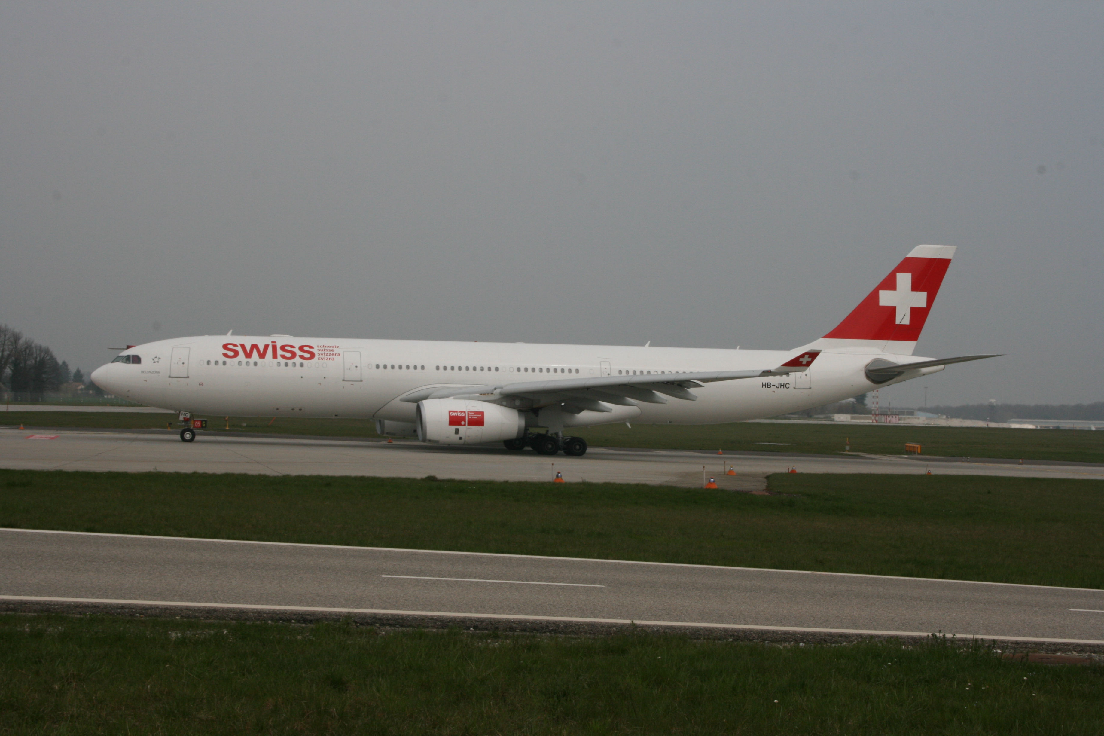 HB-JHC A330-343 Swiss GVA 10.4.2010